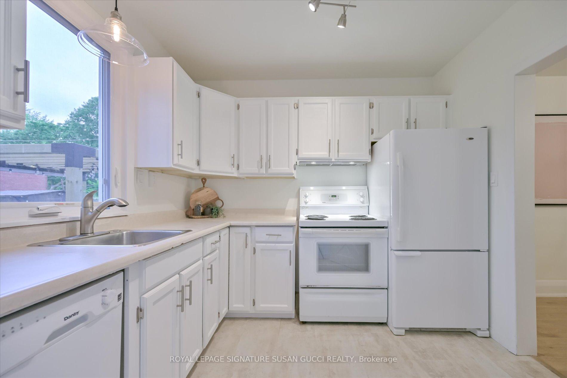 Photo 10 of 208 Oak Park Avenue, Toronto, Woodbine-Lumsden — HOMEH