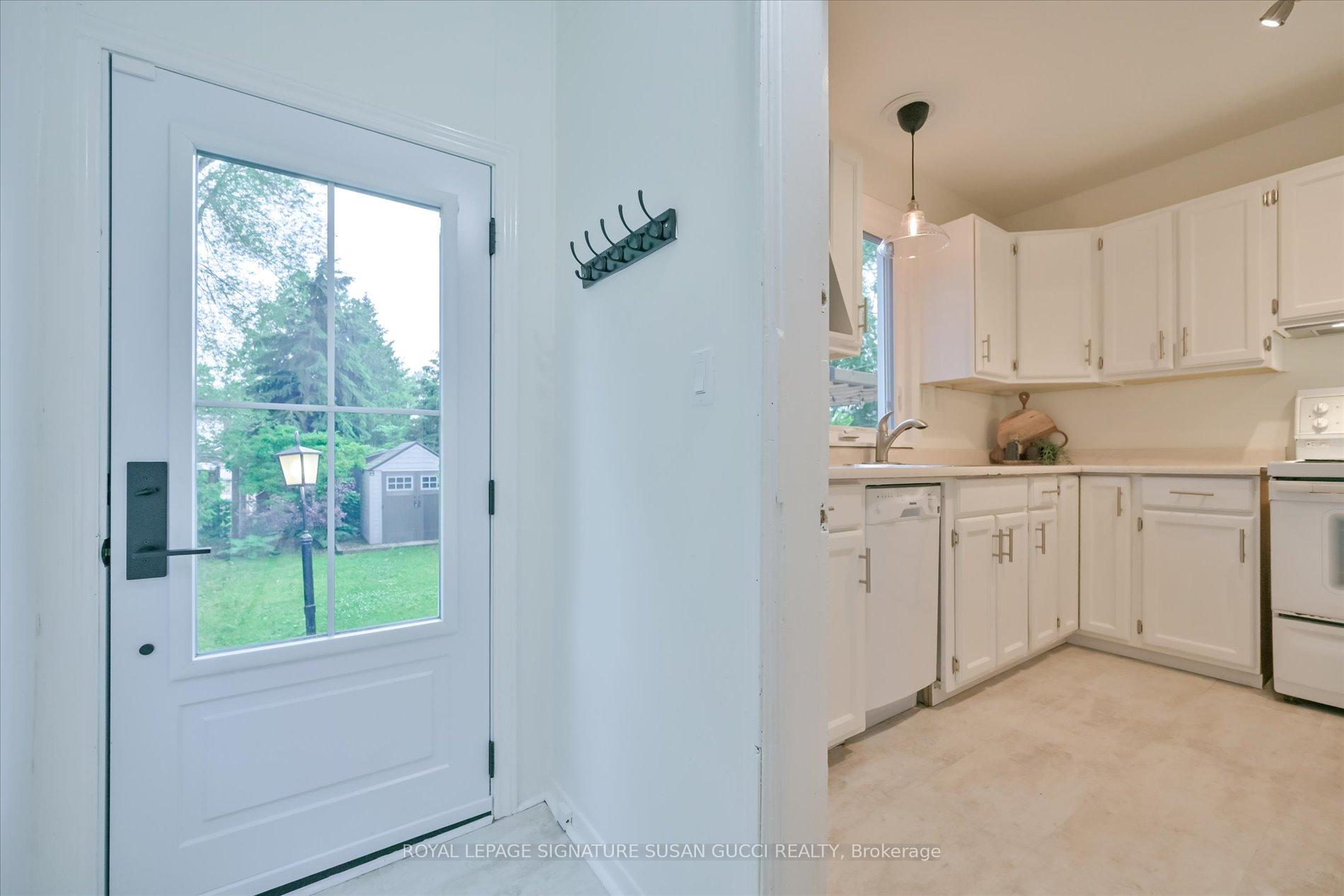 Photo 12 of 208 Oak Park Avenue, Toronto, Woodbine-Lumsden — HOMEH