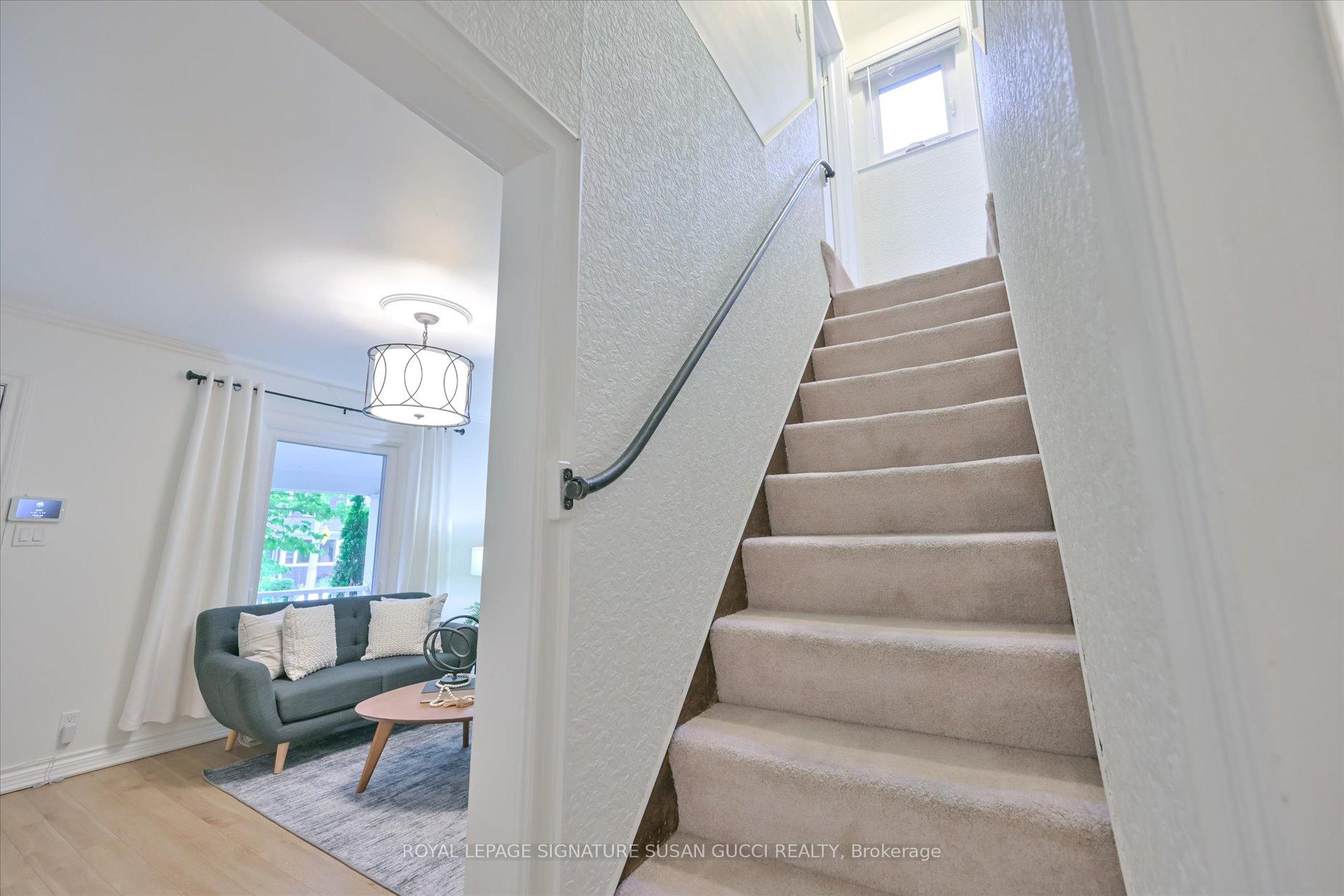 Photo 13 of 208 Oak Park Avenue, Toronto, Woodbine-Lumsden — HOMEH