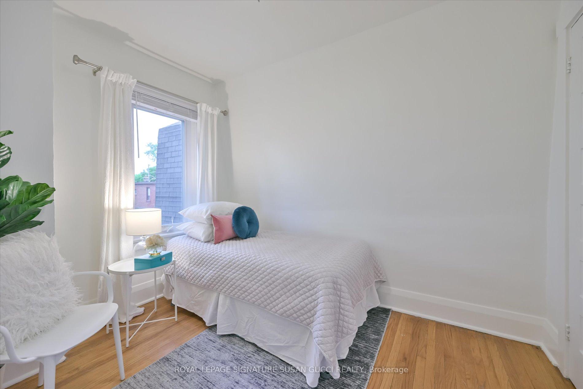 Photo 16 of 208 Oak Park Avenue, Toronto, Woodbine-Lumsden — HOMEH