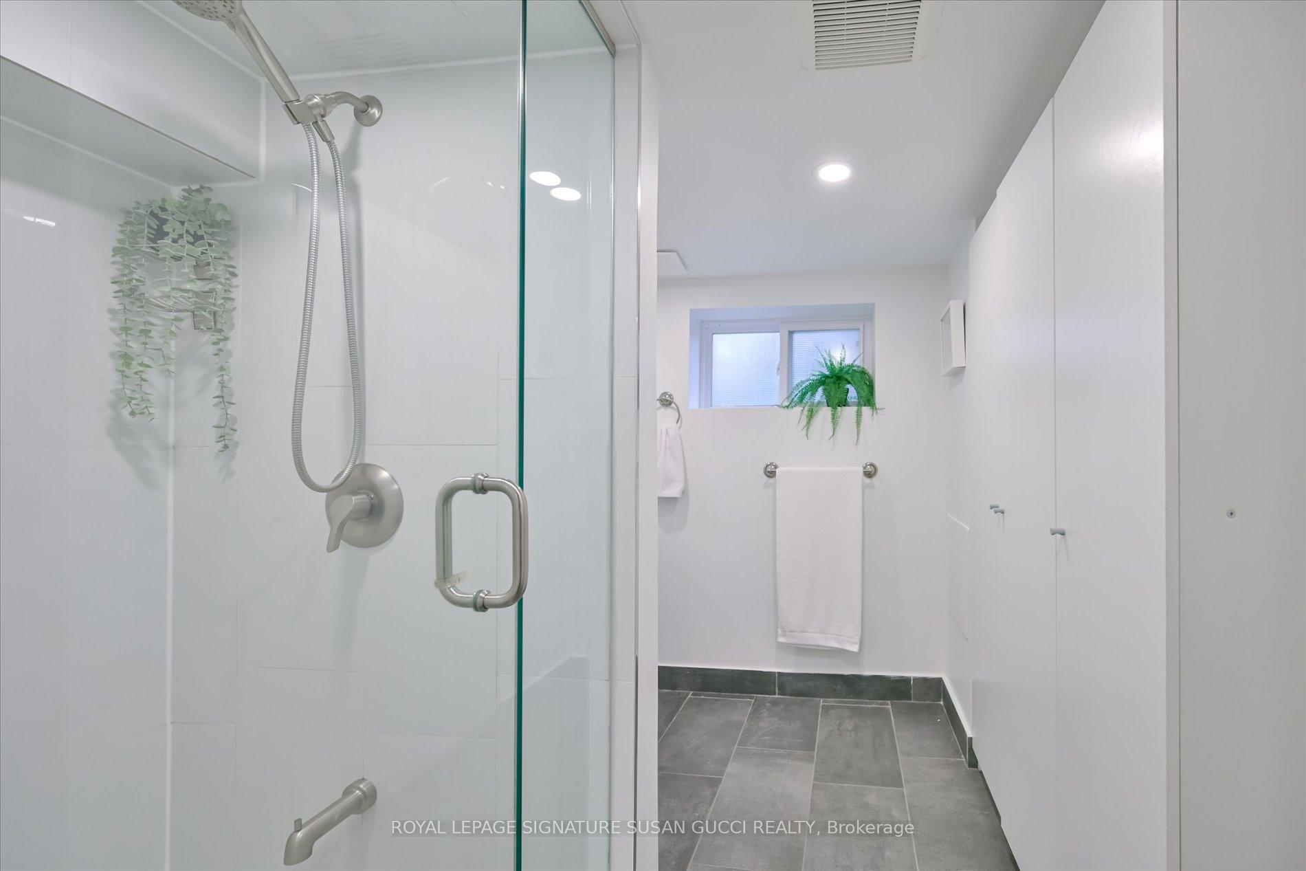 Photo 20 of 208 Oak Park Avenue, Toronto, Woodbine-Lumsden — HOMEH