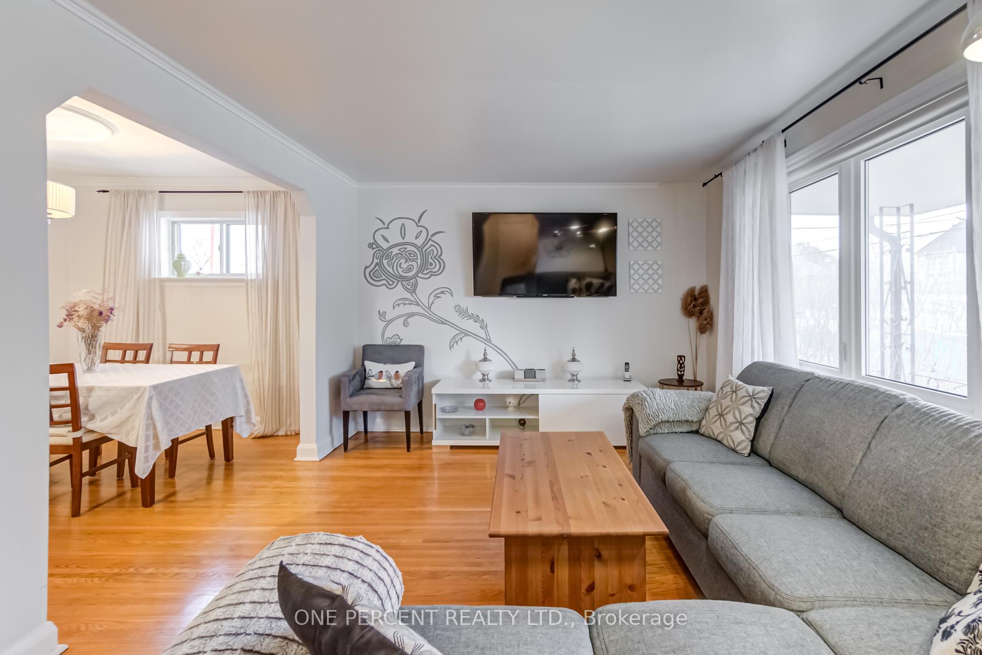Photo 4 of 88 Lynnhaven Road, Toronto, Englemount-Lawrence — HOMEH