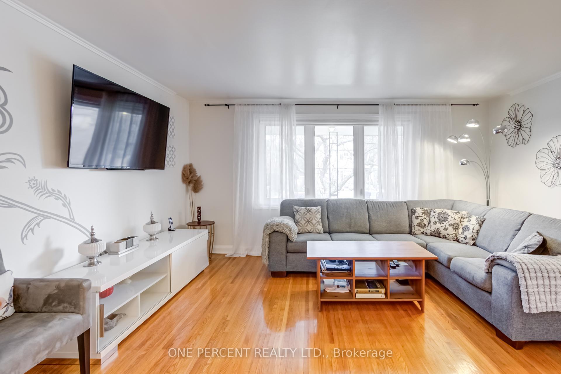 Photo 5 of 88 Lynnhaven Road, Toronto, Englemount-Lawrence — HOMEH