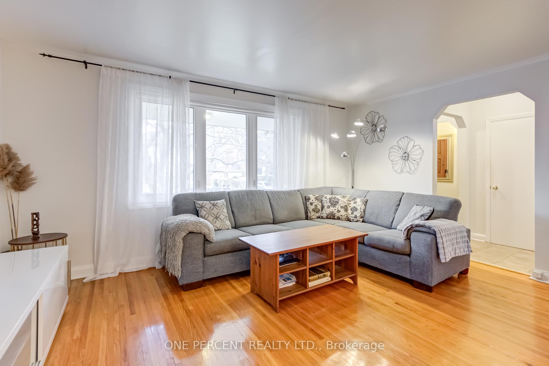 Photo 6 of 88 Lynnhaven Road, Toronto, Englemount-Lawrence — HOMEH