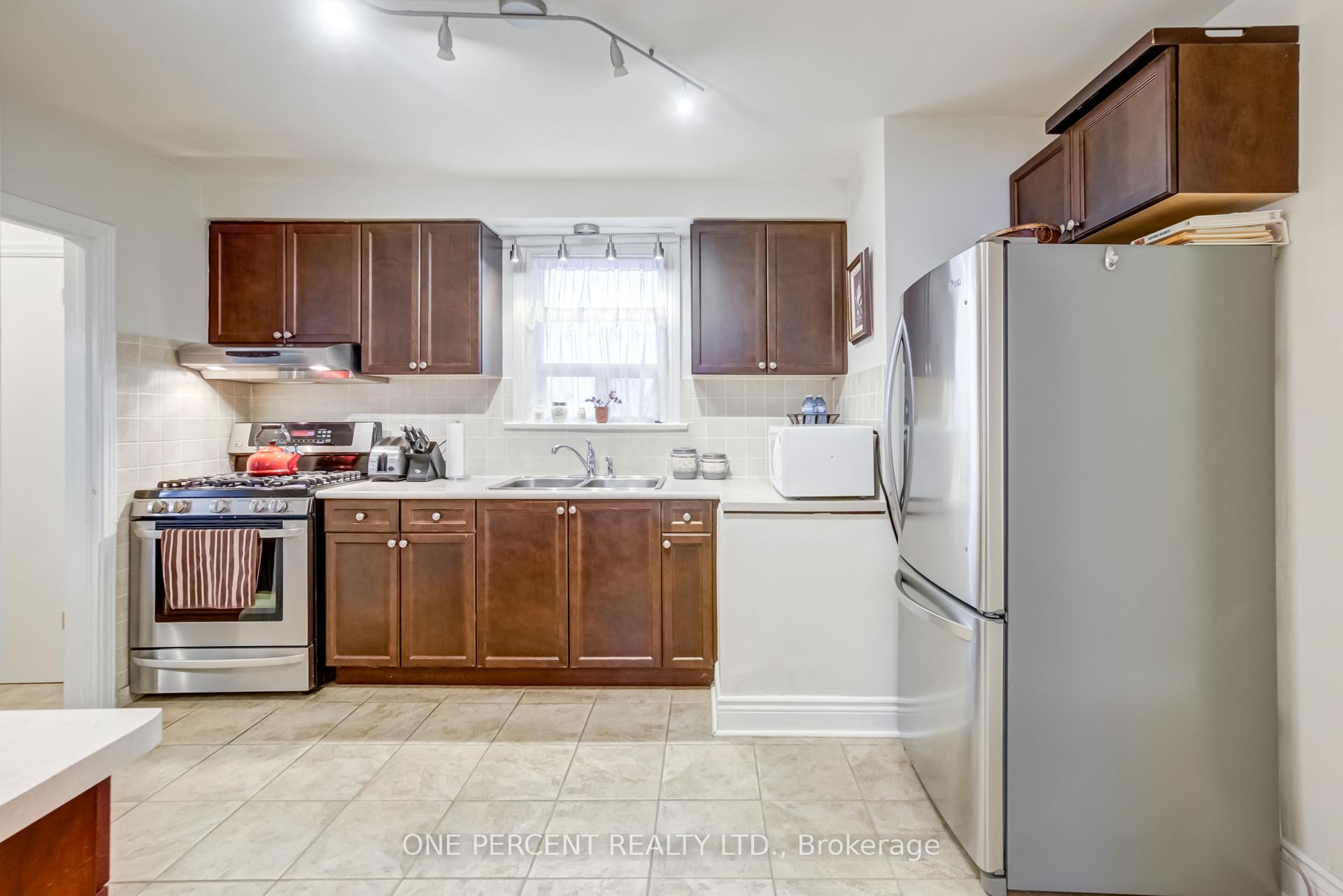 Photo 10 of 88 Lynnhaven Road, Toronto, Englemount-Lawrence — HOMEH