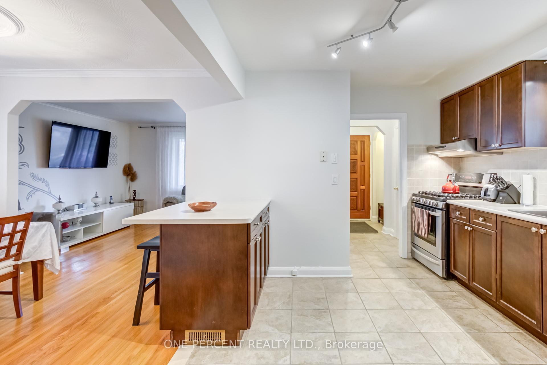 Photo 11 of 88 Lynnhaven Road, Toronto, Englemount-Lawrence — HOMEH