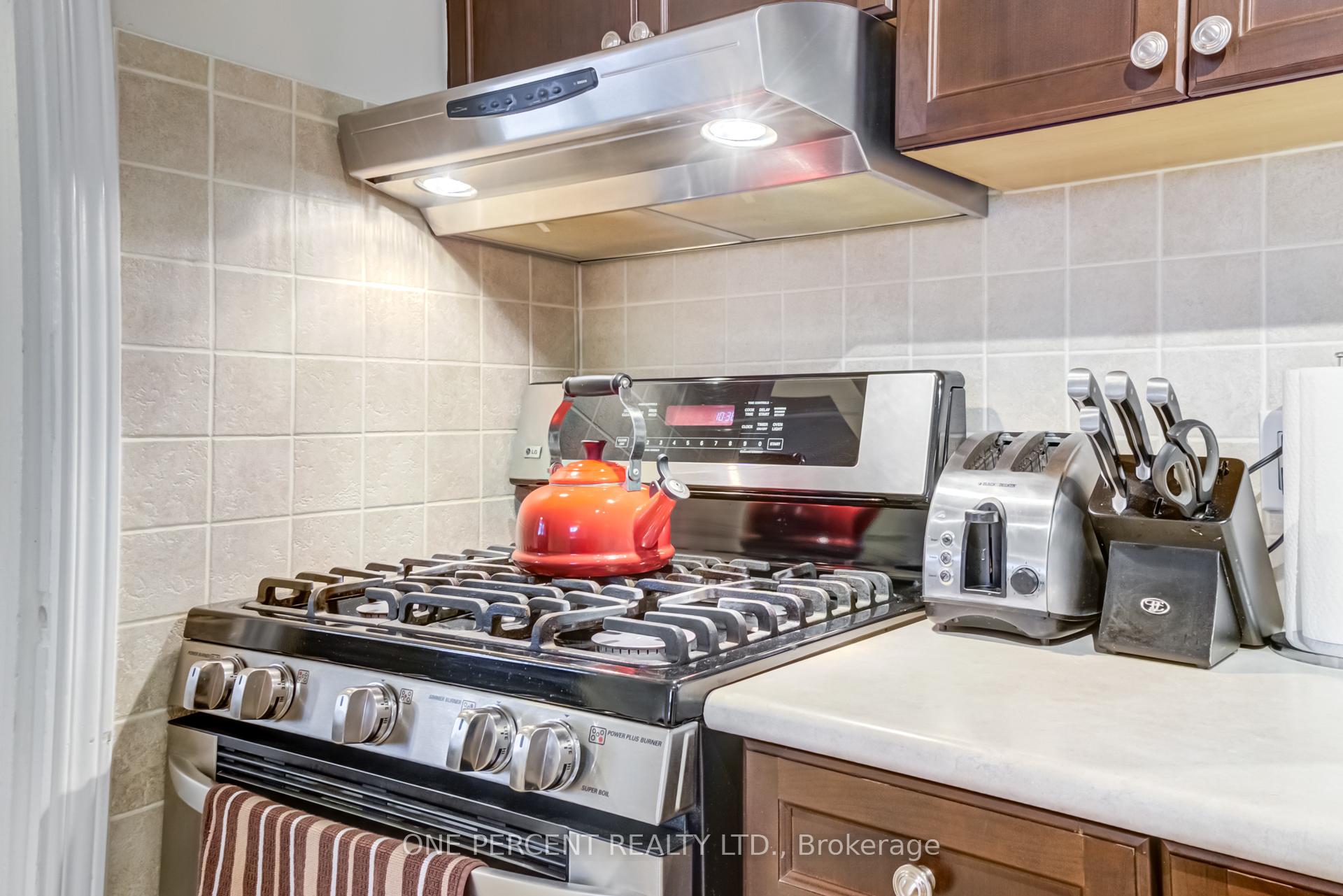 Photo 12 of 88 Lynnhaven Road, Toronto, Englemount-Lawrence — HOMEH