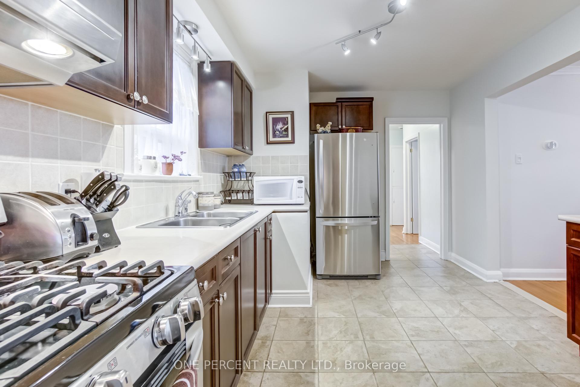 Photo 13 of 88 Lynnhaven Road, Toronto, Englemount-Lawrence — HOMEH