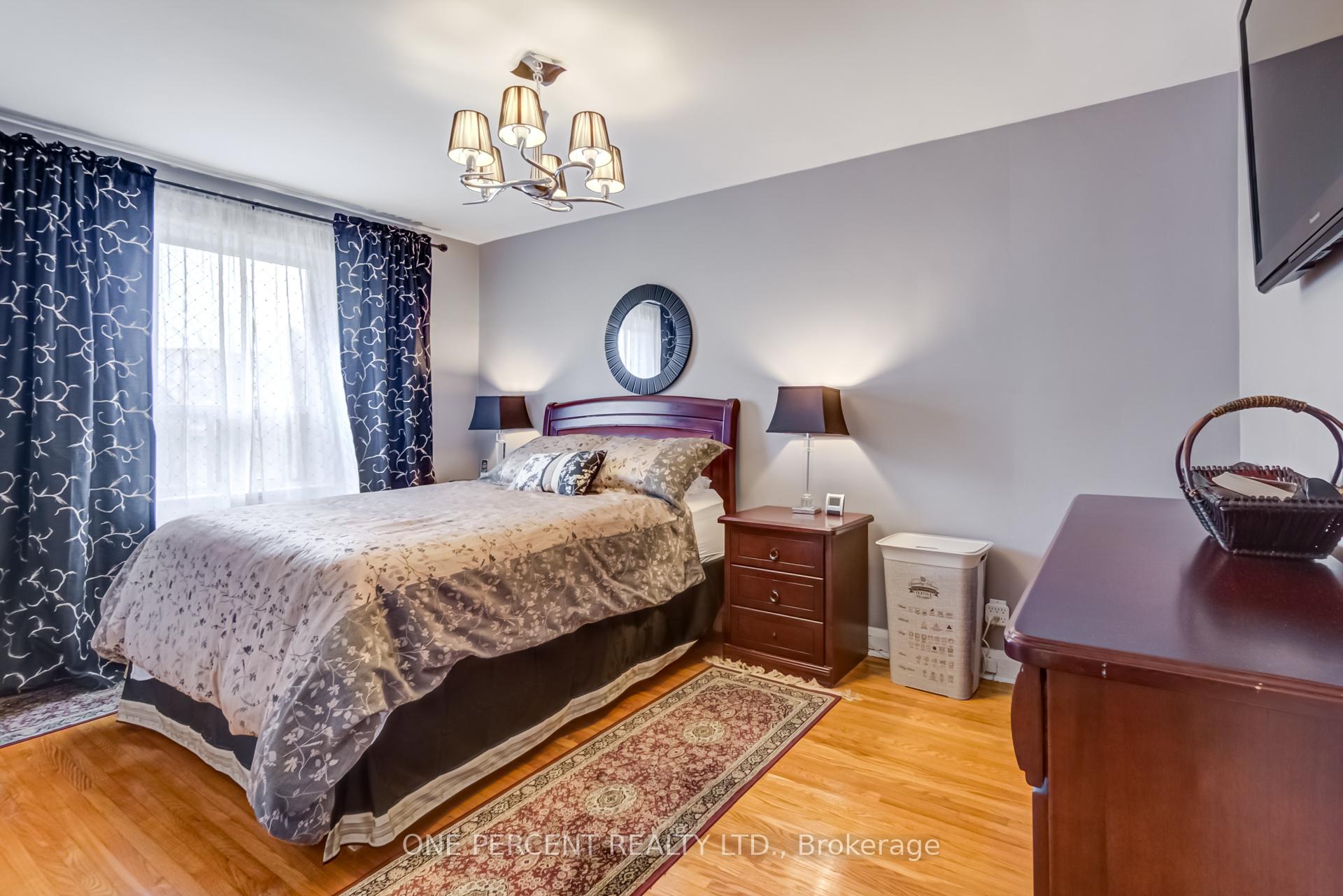 Photo 15 of 88 Lynnhaven Road, Toronto, Englemount-Lawrence — HOMEH