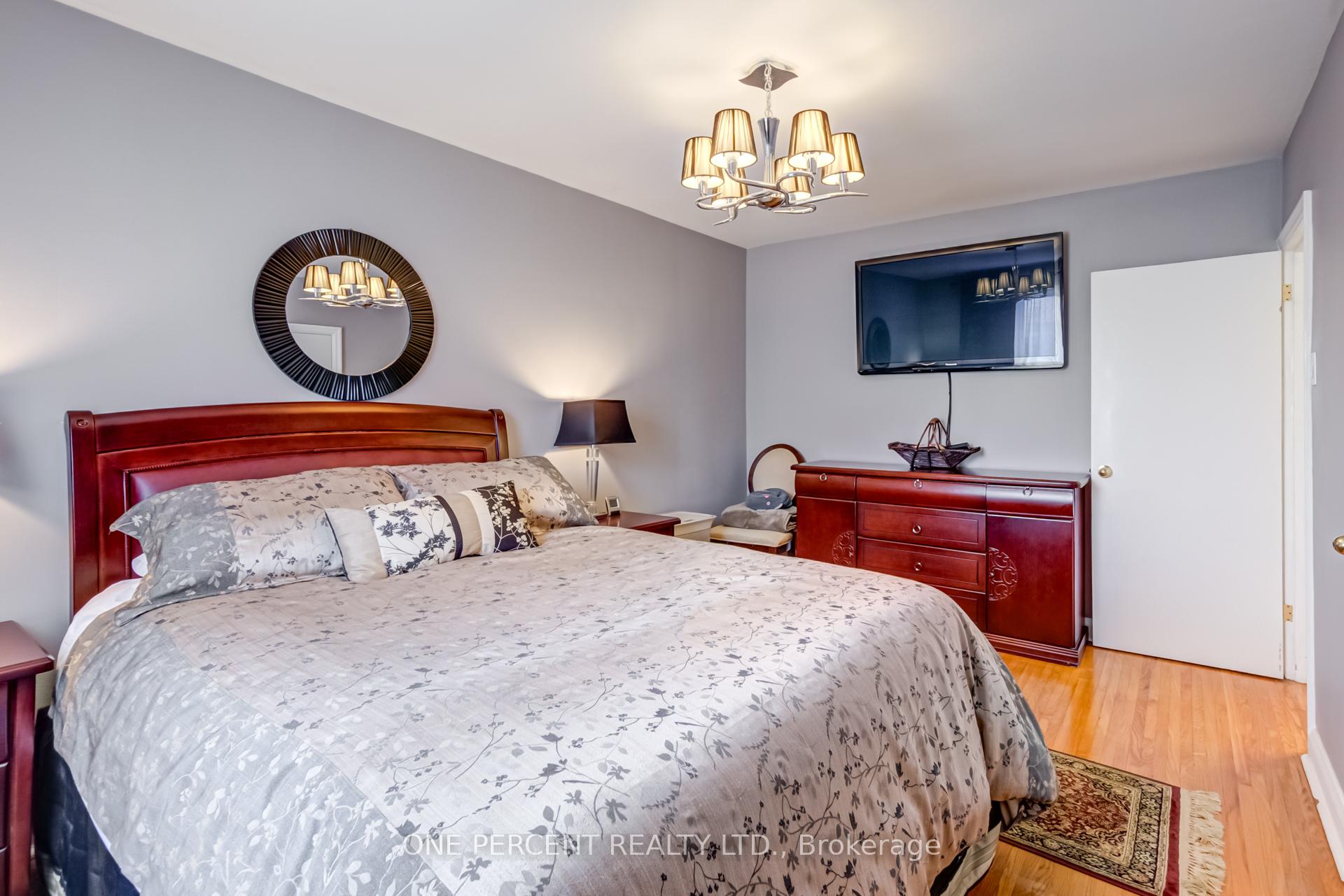 Photo 16 of 88 Lynnhaven Road, Toronto, Englemount-Lawrence — HOMEH