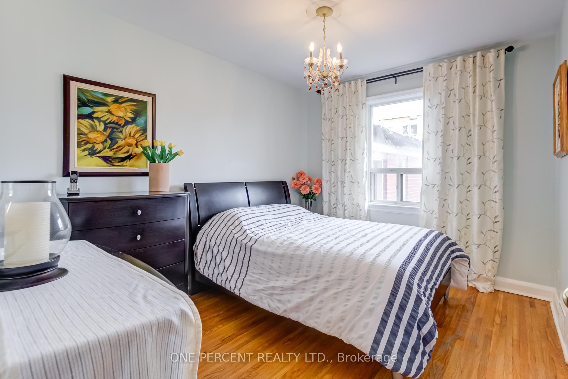 Photo 18 of 88 Lynnhaven Road, Toronto, Englemount-Lawrence — HOMEH