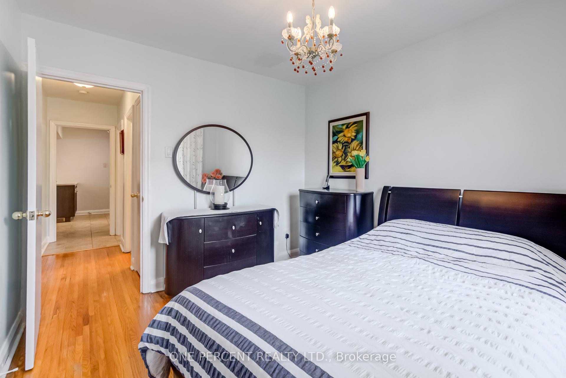 Photo 19 of 88 Lynnhaven Road, Toronto, Englemount-Lawrence — HOMEH