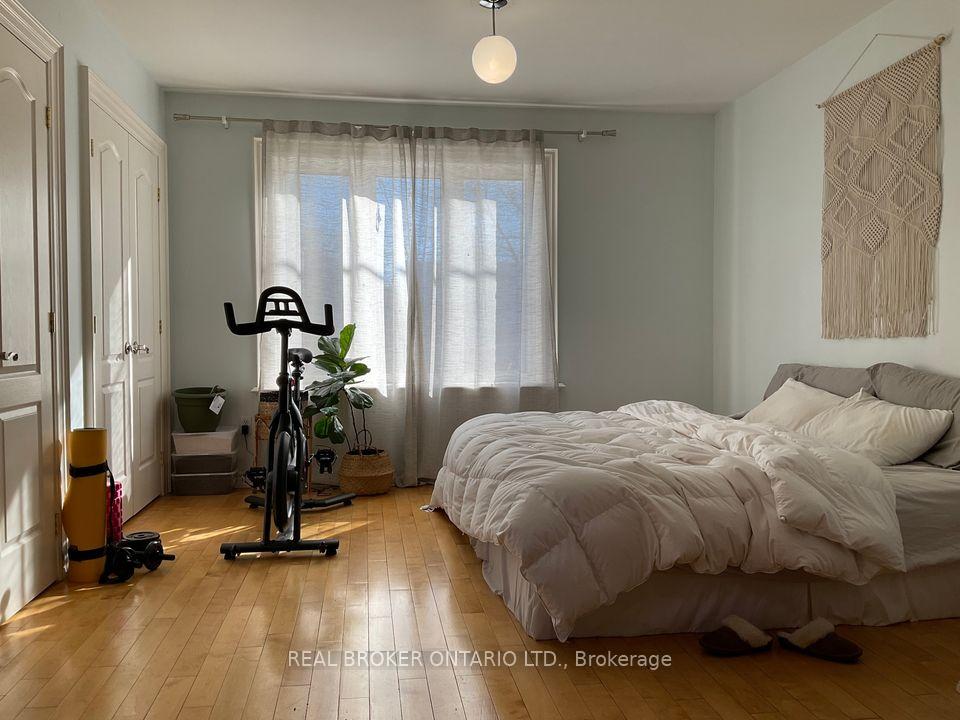 Front of Unit B, 1188 Woodbine Avenue