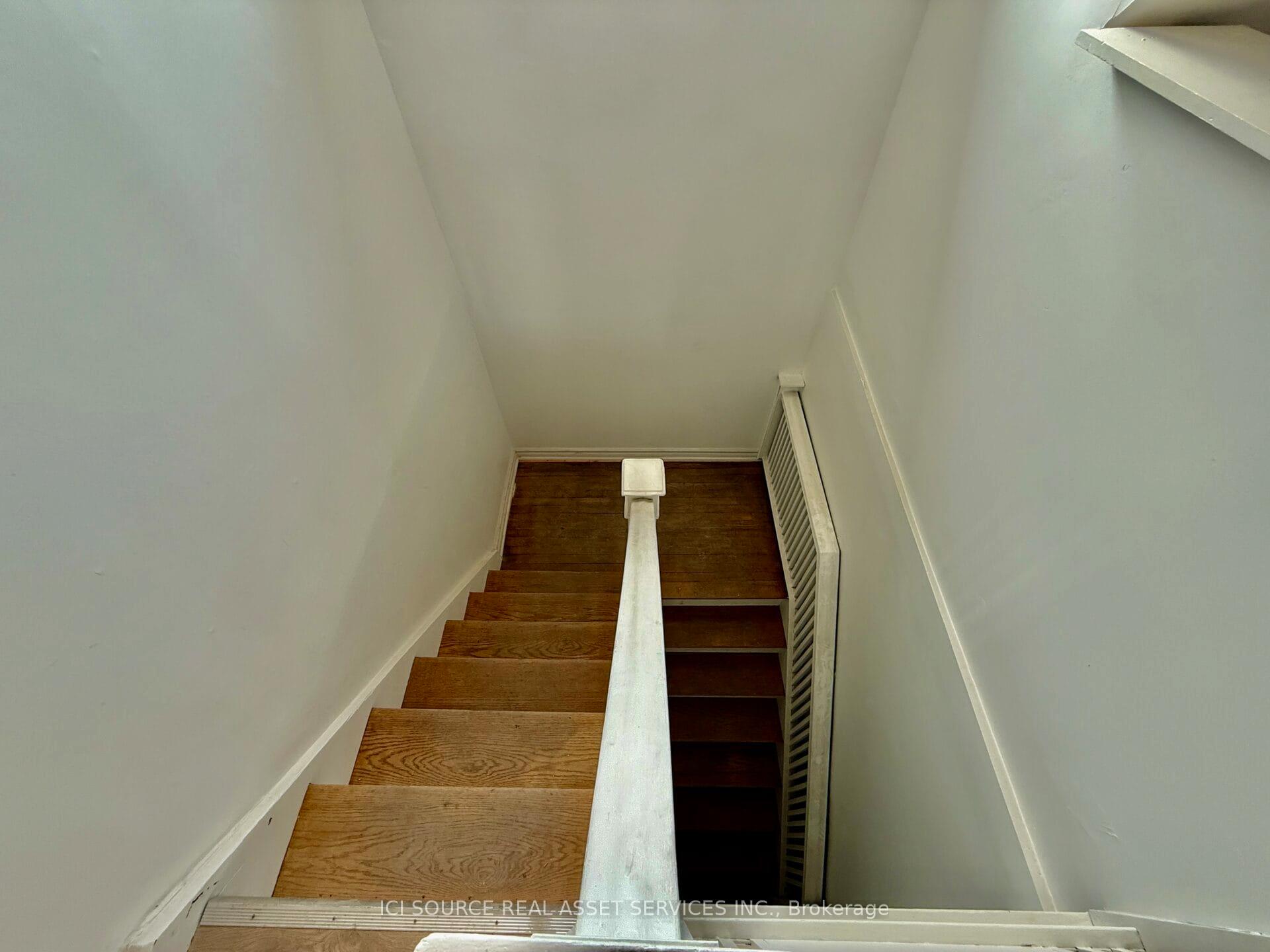 Photo 3 of Unit #3 Top, 2 Bellwoods Pk, Toronto, Trinity-Bellwoods — HOMEH