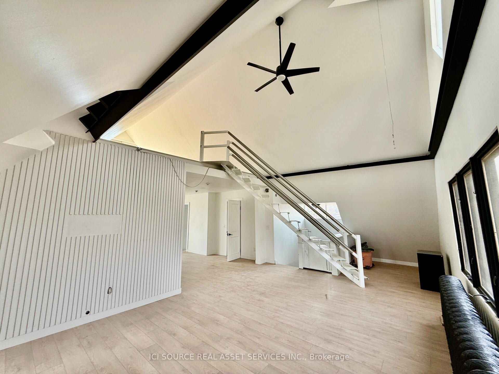 Photo 6 of Unit #3 Top, 2 Bellwoods Pk, Toronto, Trinity-Bellwoods — HOMEH