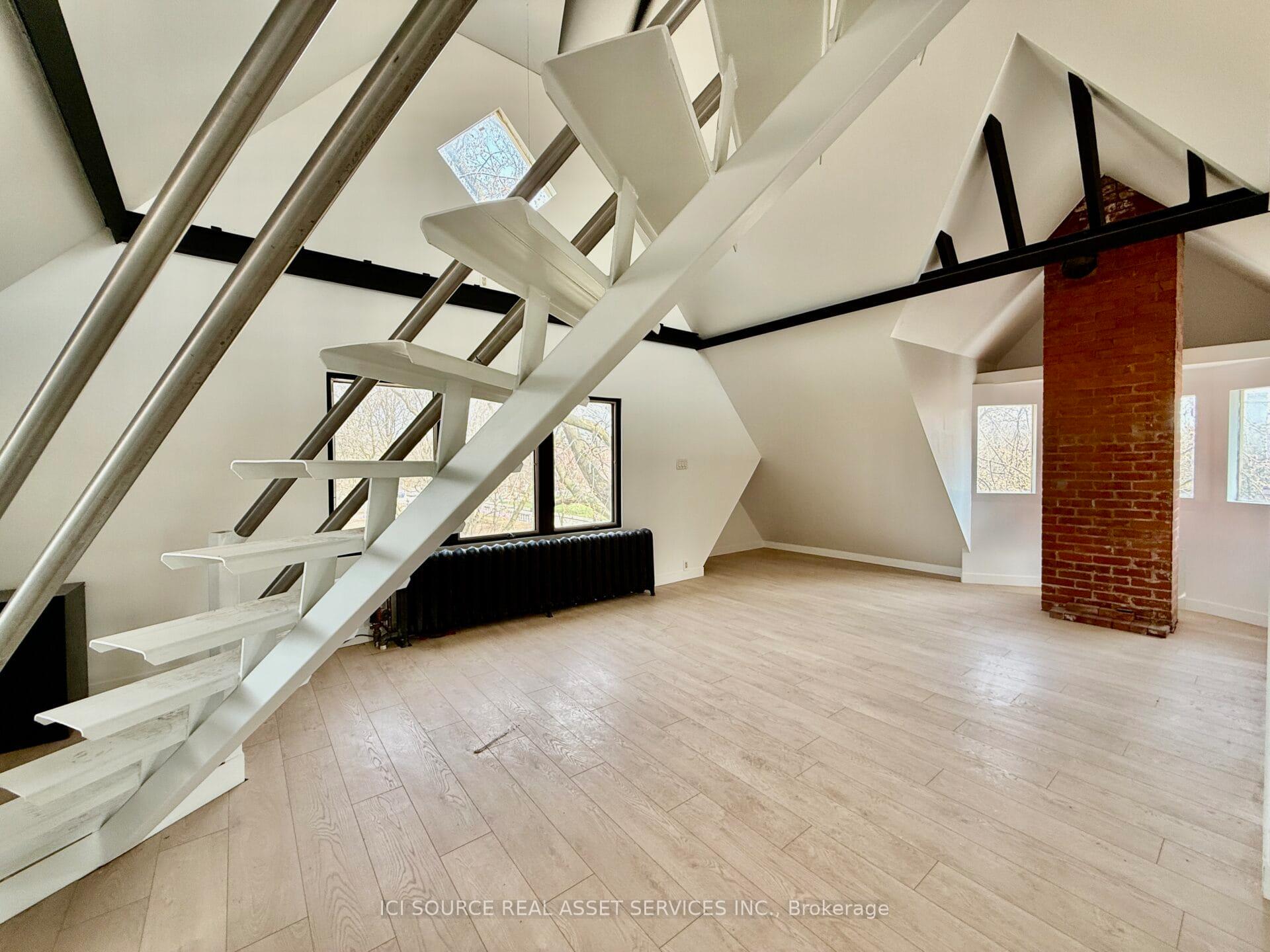 Photo 7 of Unit #3 Top, 2 Bellwoods Pk, Toronto, Trinity-Bellwoods — HOMEH