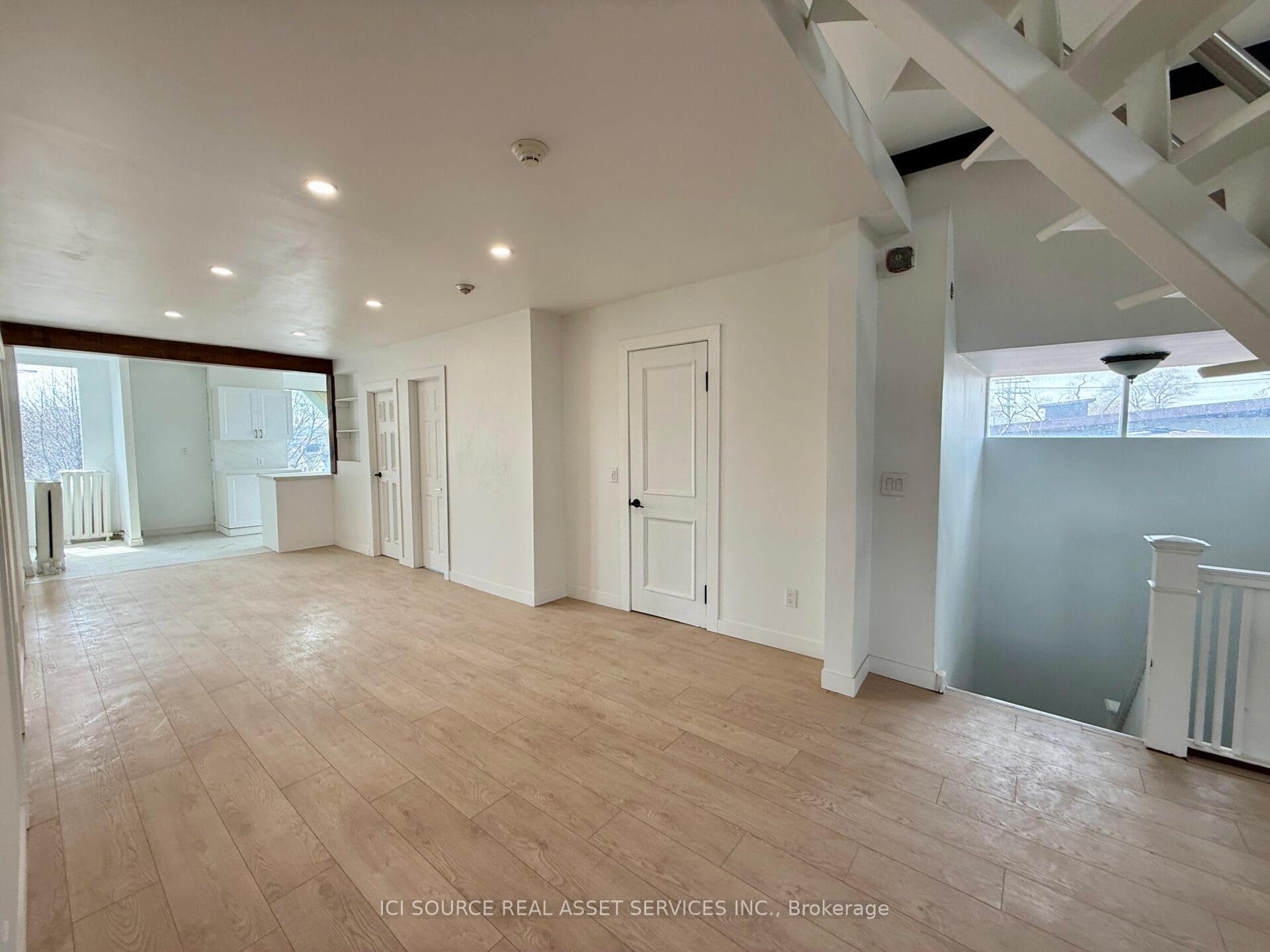 Photo 9 of Unit #3 Top, 2 Bellwoods Pk, Toronto, Trinity-Bellwoods — HOMEH