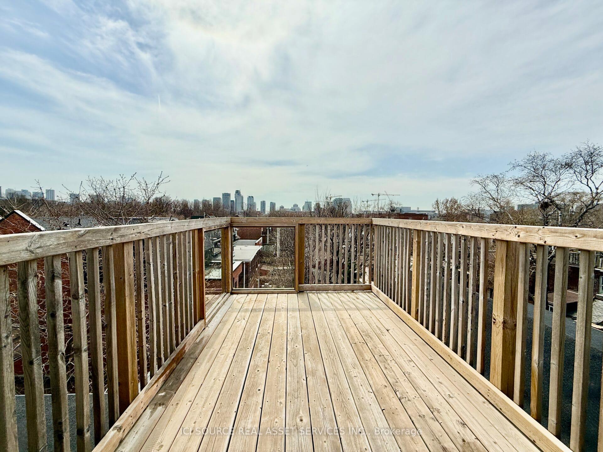 Photo 12 of Unit #3 Top, 2 Bellwoods Pk, Toronto, Trinity-Bellwoods — HOMEH