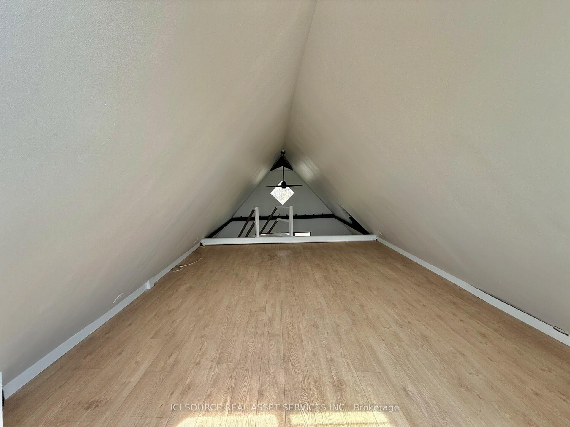 Photo 13 of Unit #3 Top, 2 Bellwoods Pk, Toronto, Trinity-Bellwoods — HOMEH