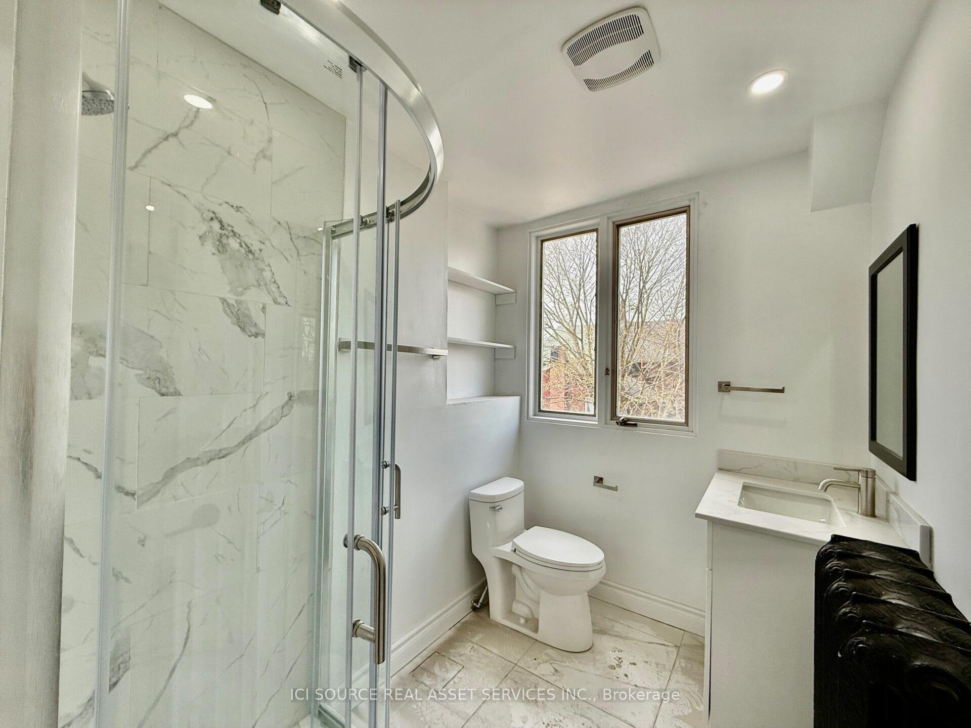 Photo 16 of Unit #3 Top, 2 Bellwoods Pk, Toronto, Trinity-Bellwoods — HOMEH