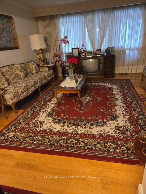 Photo 5 of 3105 St Clair Avenue E, Scarborough, Clairlea-Birchmount — HOMEH