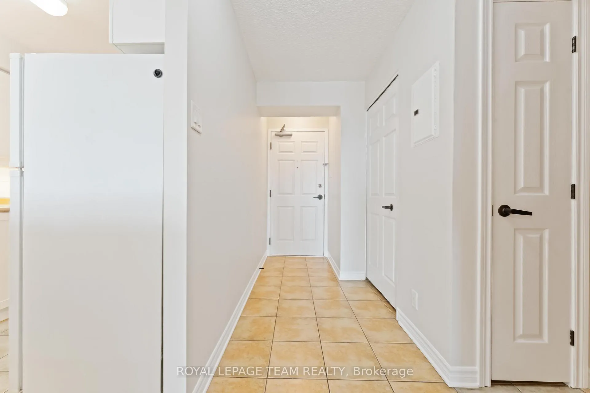 Photo 4 of Unit 801, 120 Grant Carman Drive, Ottawa, Borden Farm/Stewart Farm/Carleton Heights/Parkwood Hills — HOMEH