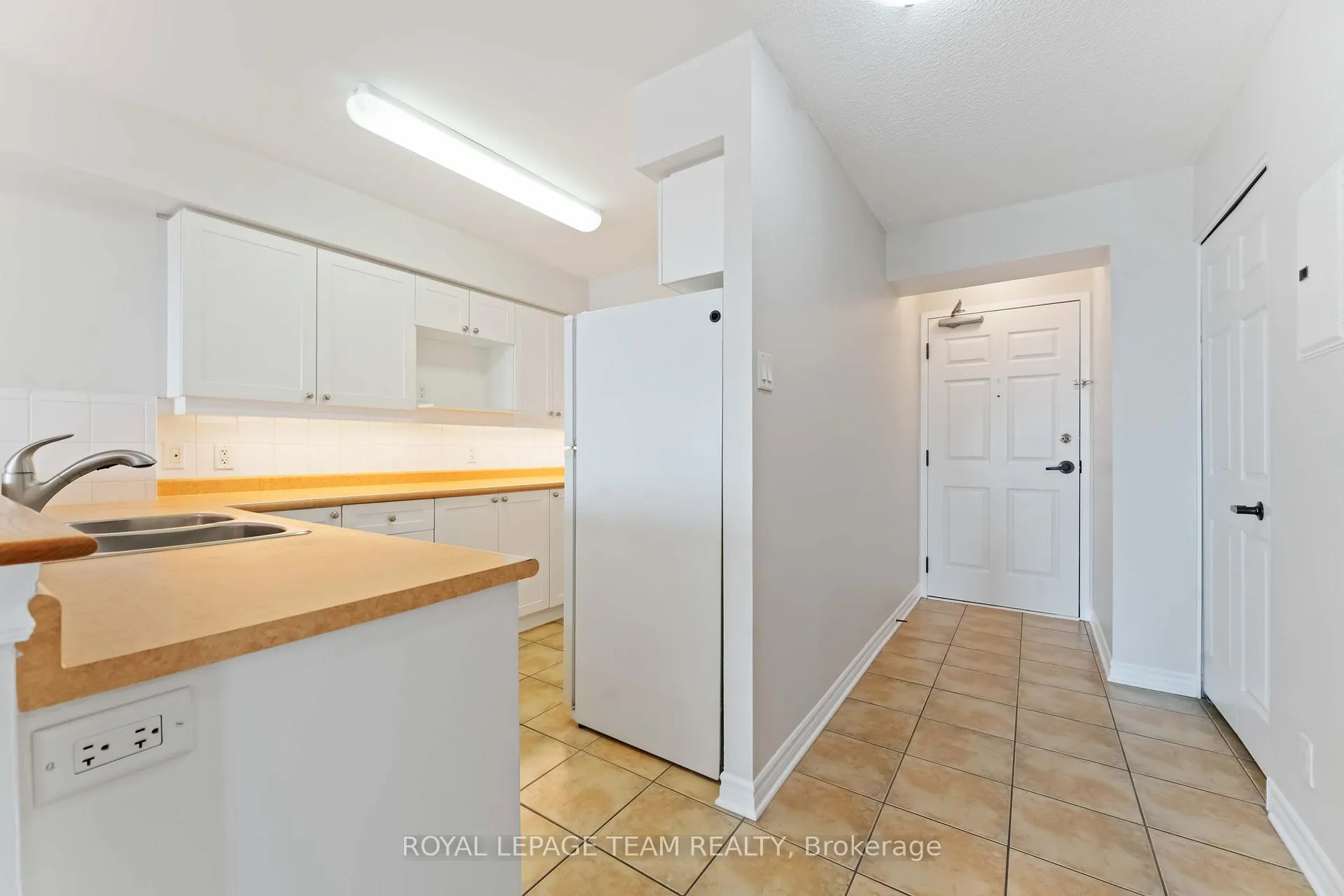 Photo 7 of Unit 801, 120 Grant Carman Drive, Ottawa, Borden Farm/Stewart Farm/Carleton Heights/Parkwood Hills — HOMEH