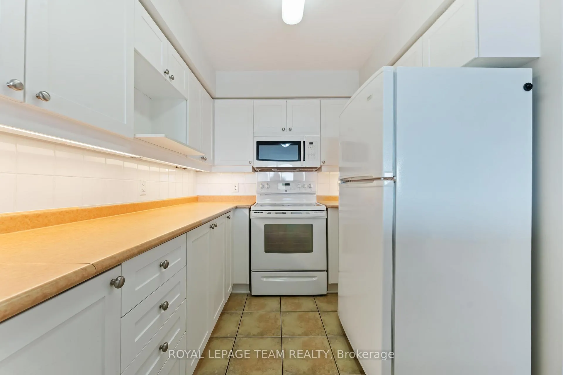 Photo 10 of Unit 801, 120 Grant Carman Drive, Ottawa, Borden Farm/Stewart Farm/Carleton Heights/Parkwood Hills — HOMEH