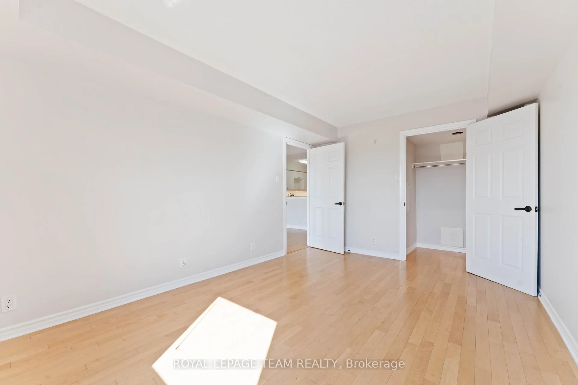 Photo 16 of Unit 801, 120 Grant Carman Drive, Ottawa, Borden Farm/Stewart Farm/Carleton Heights/Parkwood Hills — HOMEH