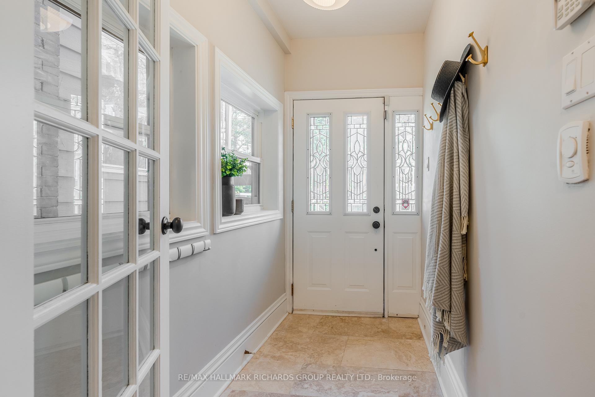 Photo 2 of 310 Lee Avenue, Toronto, The Beaches — HOMEH