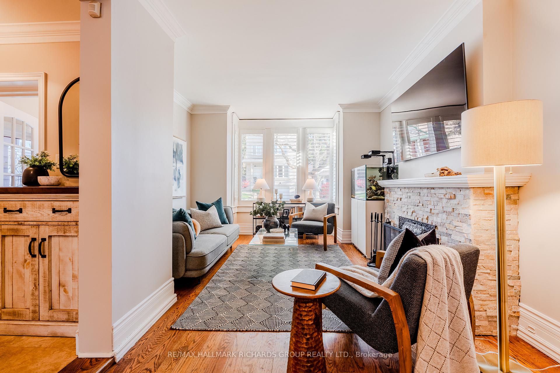 Photo 3 of 310 Lee Avenue, Toronto, The Beaches — HOMEH