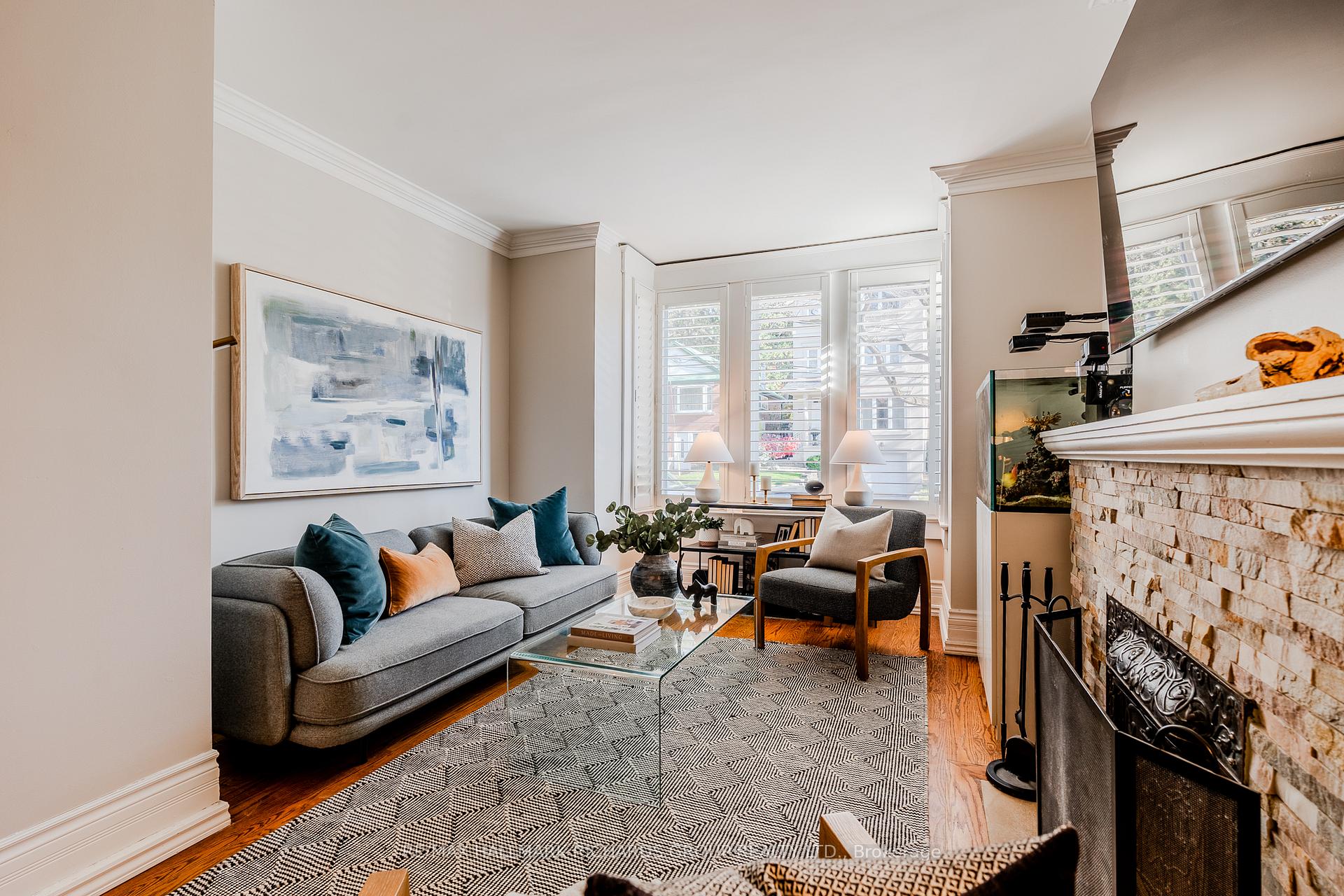 Photo 4 of 310 Lee Avenue, Toronto, The Beaches — HOMEH