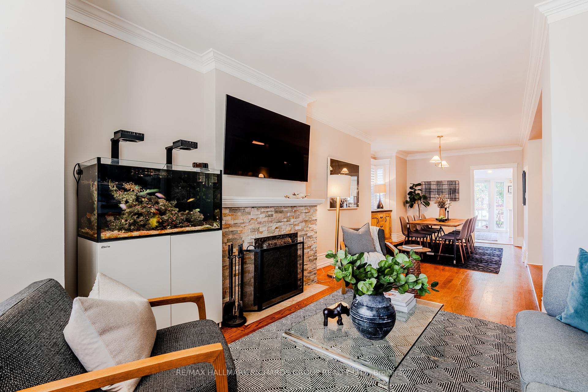 Photo 5 of 310 Lee Avenue, Toronto, The Beaches — HOMEH