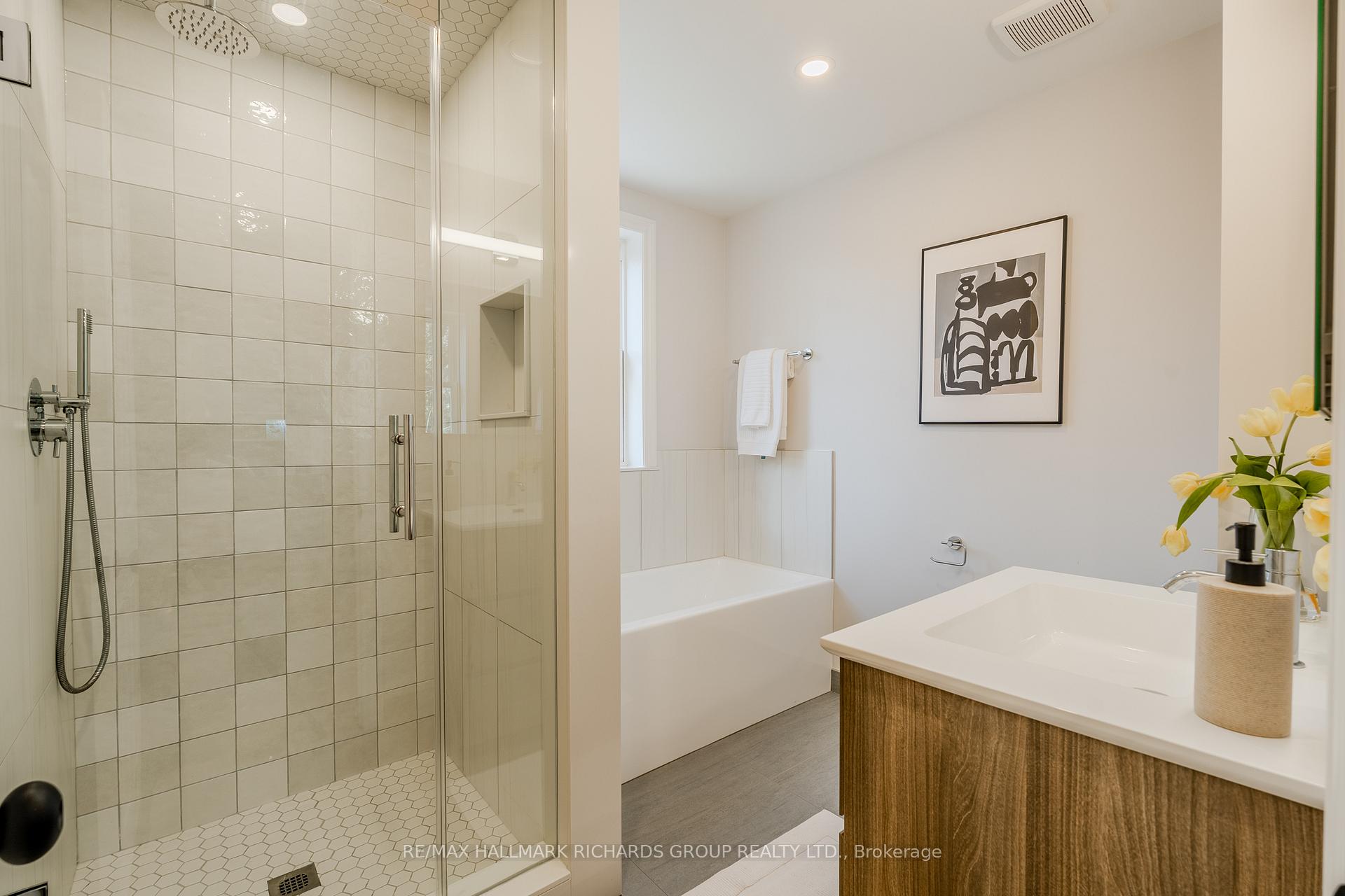 Photo 18 of 310 Lee Avenue, Toronto, The Beaches — HOMEH