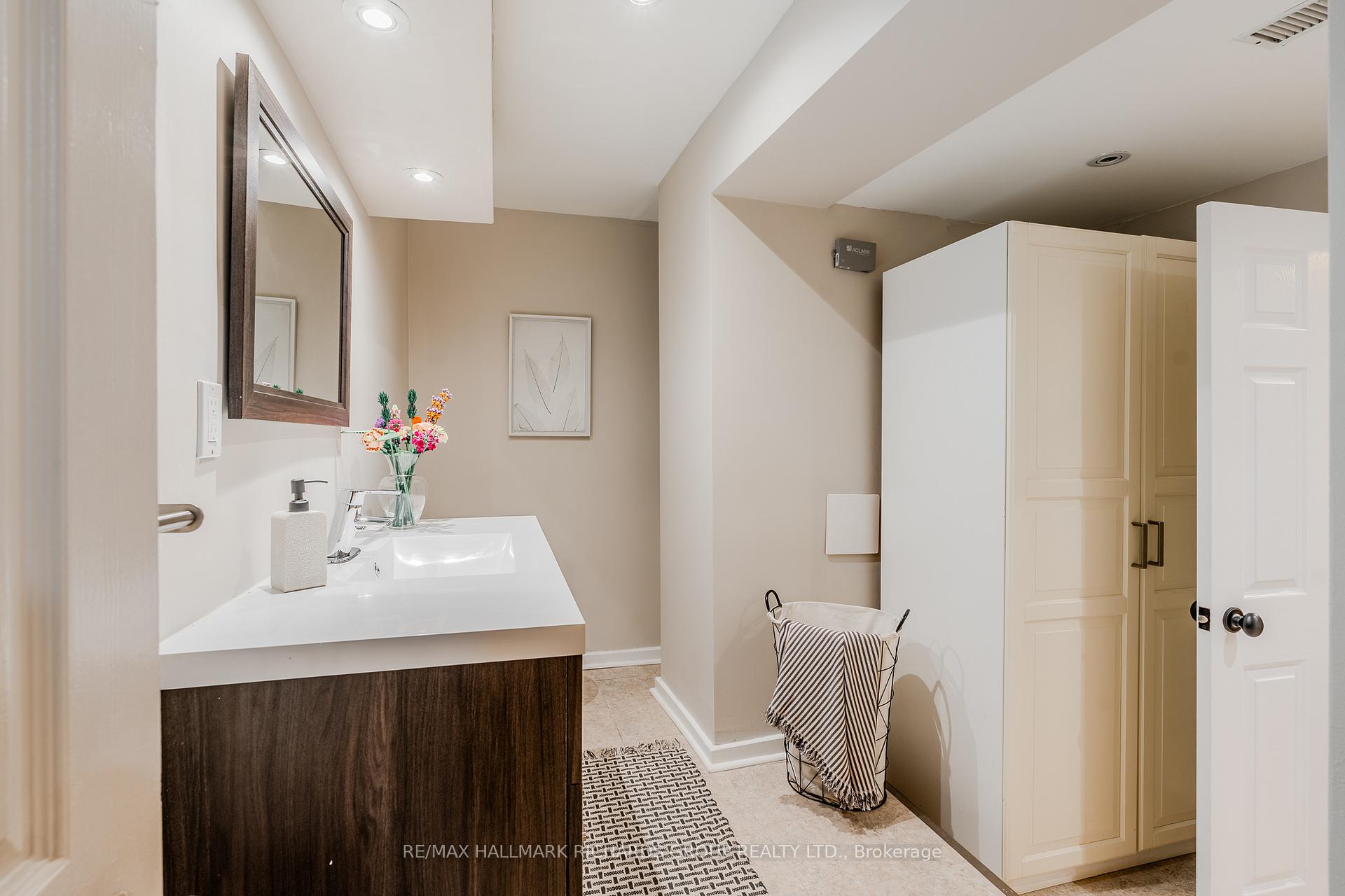 Photo 23 of 310 Lee Avenue, Toronto, The Beaches — HOMEH