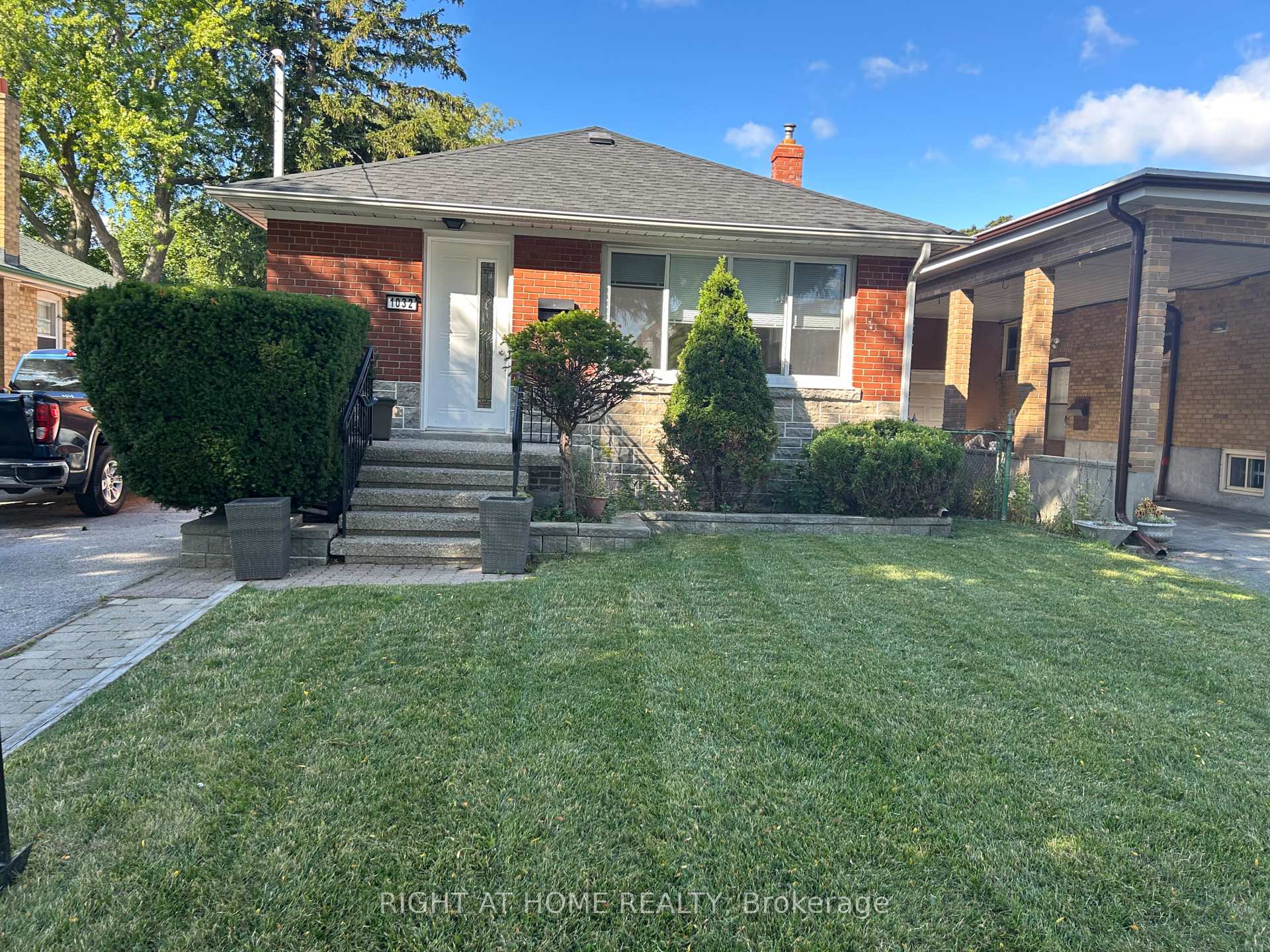Photo 1 of Unit Main, 1032 Pharmacy Avenue, Scarborough, Wexford-Maryvale — HOMEH
