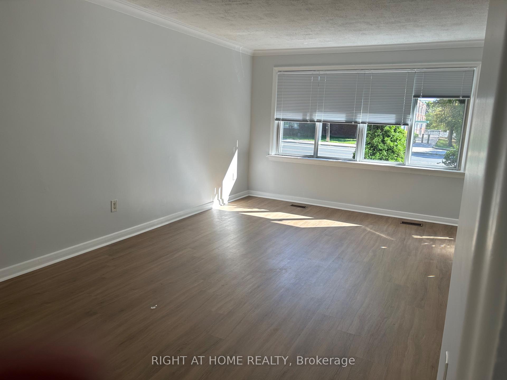 Photo 3 of Unit Main, 1032 Pharmacy Avenue, Scarborough, Wexford-Maryvale — HOMEH