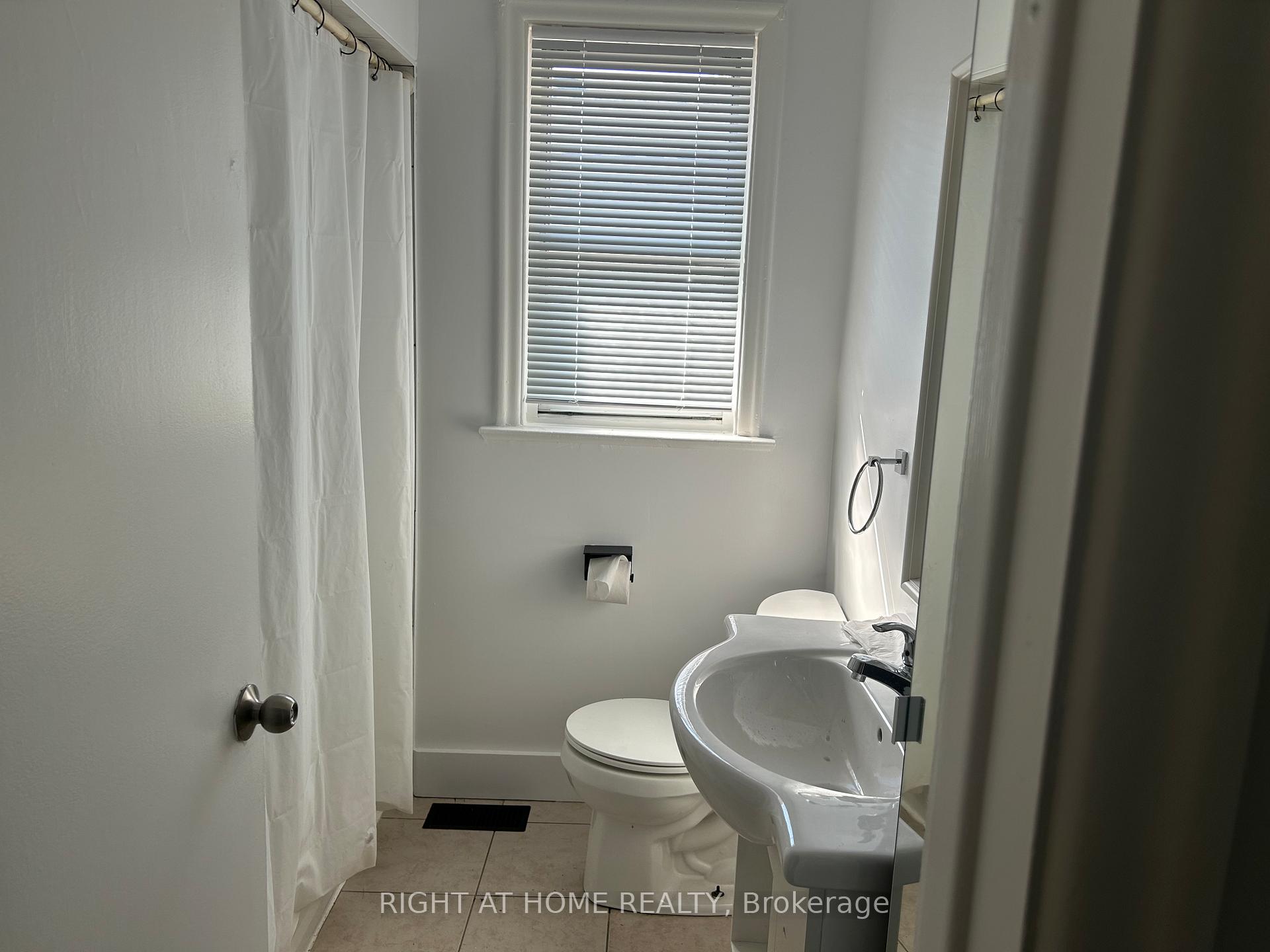 Photo 8 of Unit Main, 1032 Pharmacy Avenue, Scarborough, Wexford-Maryvale — HOMEH