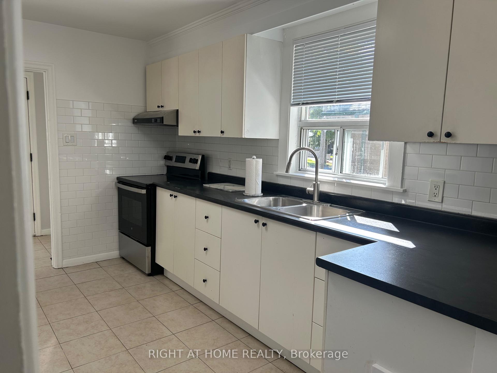 Photo 9 of Unit Main, 1032 Pharmacy Avenue, Scarborough, Wexford-Maryvale — HOMEH