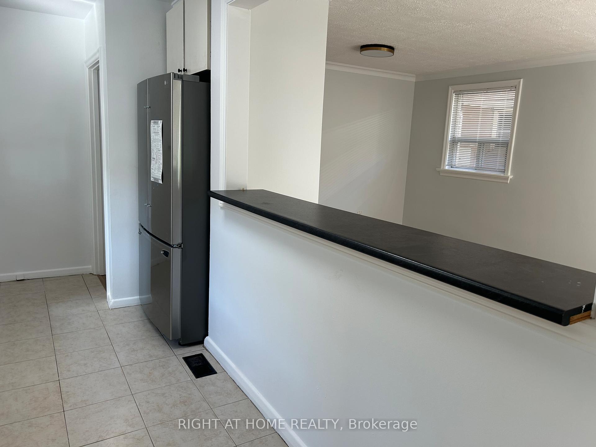 Photo 10 of Unit Main, 1032 Pharmacy Avenue, Scarborough, Wexford-Maryvale — HOMEH