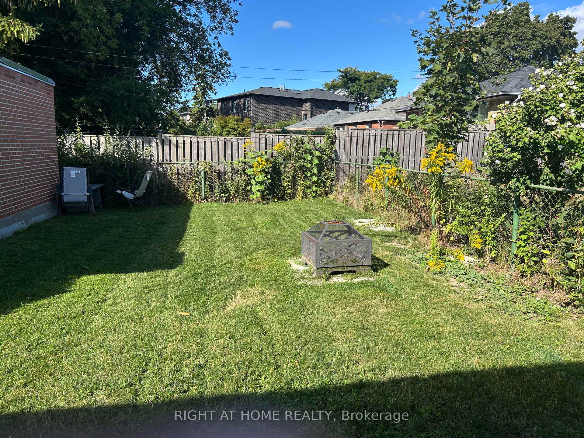 Photo 11 of Unit Main, 1032 Pharmacy Avenue, Scarborough, Wexford-Maryvale — HOMEH