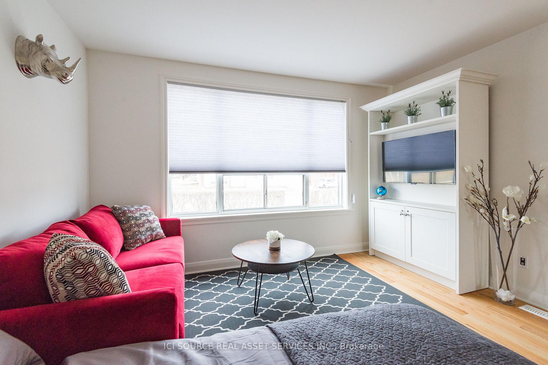 Photo 5 of Unit Main Fl, 207 Ranee Avenue, Toronto, Englemount-Lawrence — HOMEH