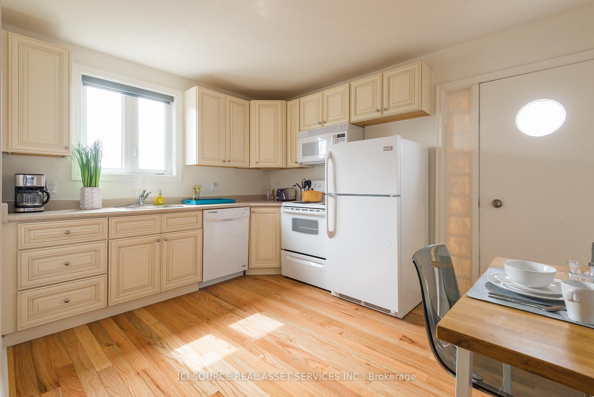 Photo 9 of Unit Main Fl, 207 Ranee Avenue, Toronto, Englemount-Lawrence — HOMEH