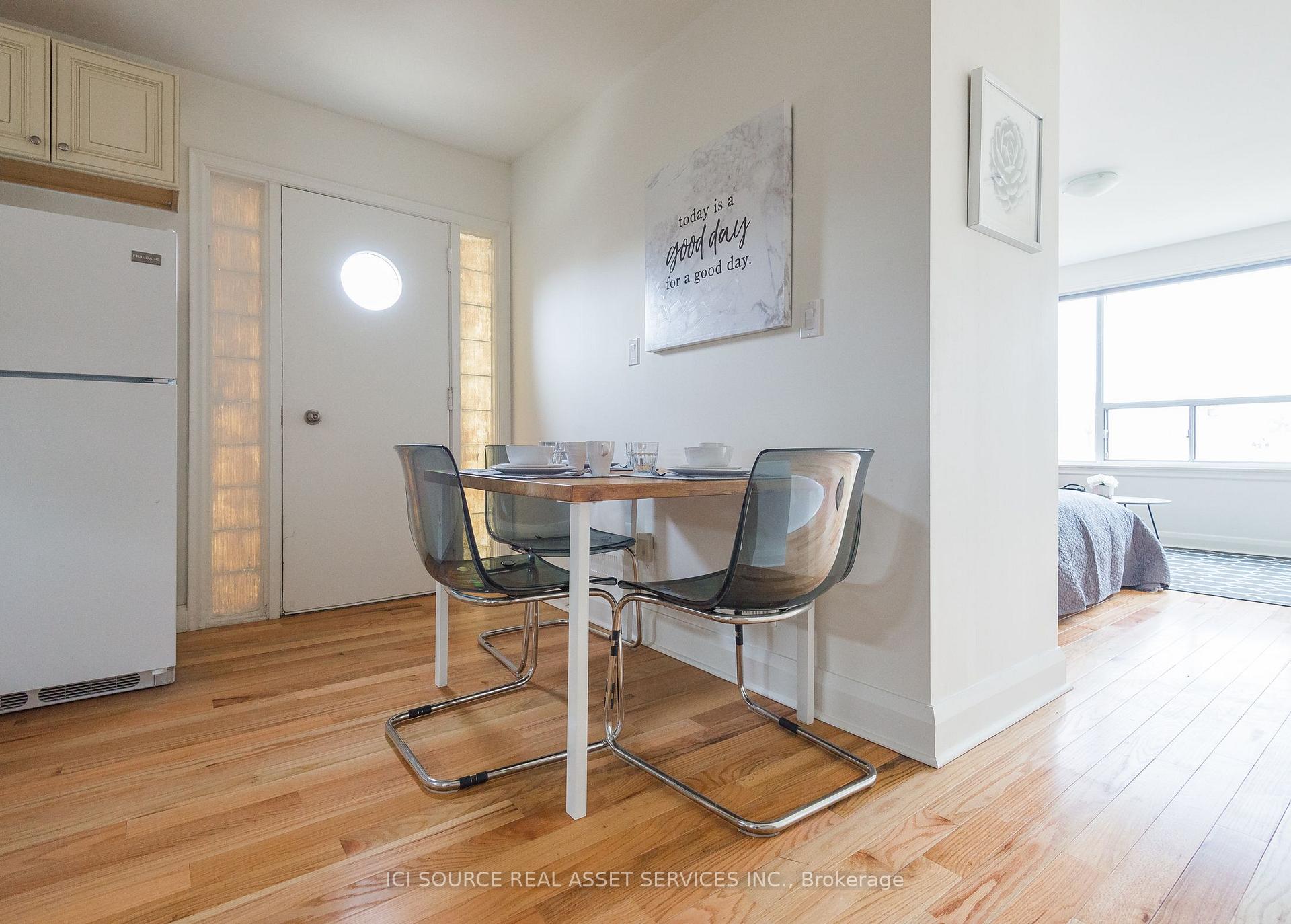 Photo 6 of Unit Main Fl, 207 Ranee Avenue, Toronto, Englemount-Lawrence — HOMEH