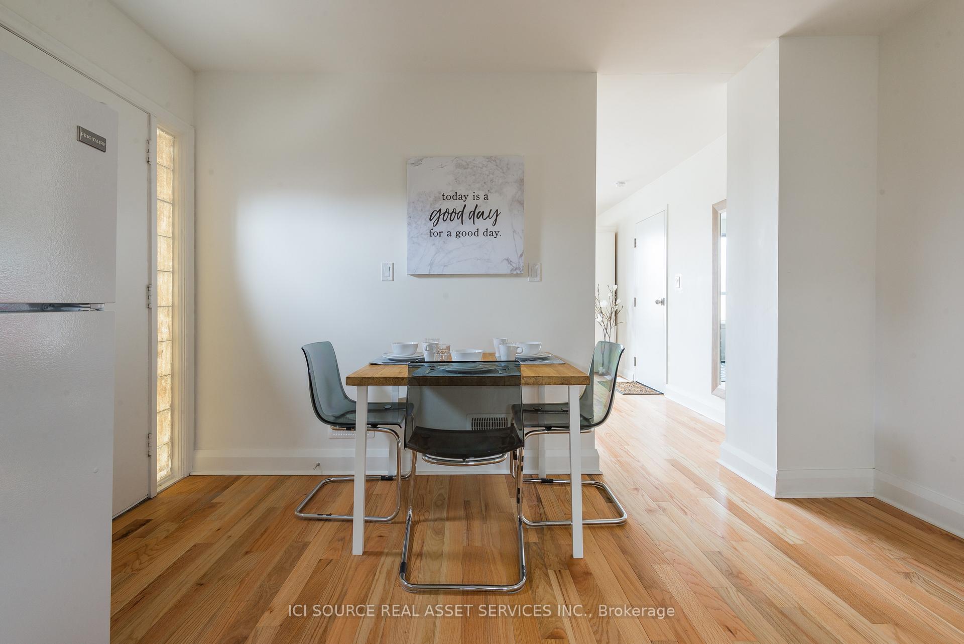 Photo 3 of Unit Main Fl, 207 Ranee Avenue, Toronto, Englemount-Lawrence — HOMEH