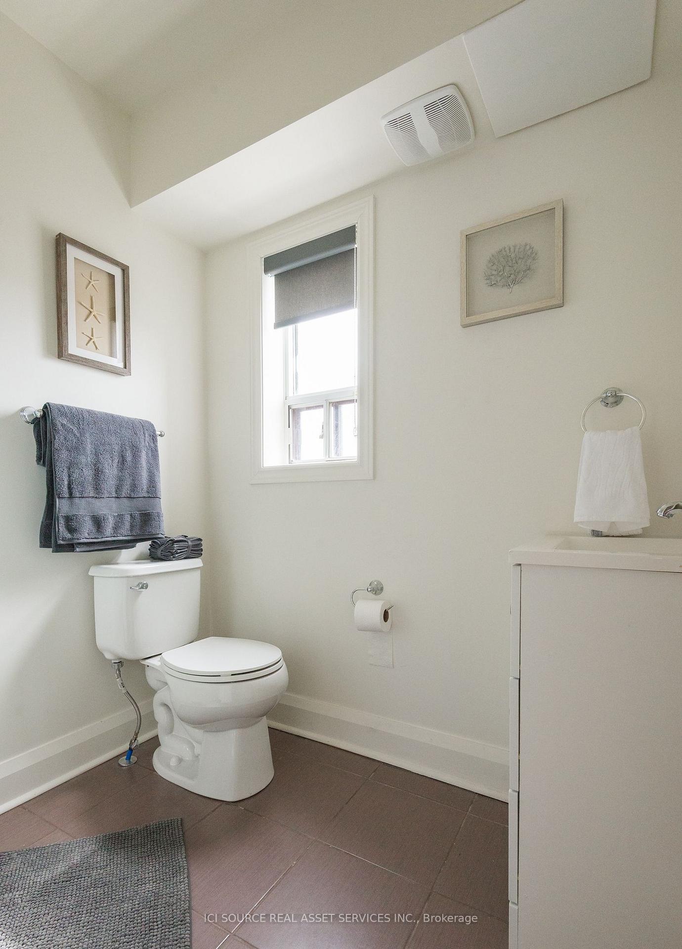 Photo 7 of Unit Main Fl, 207 Ranee Avenue, Toronto, Englemount-Lawrence — HOMEH
