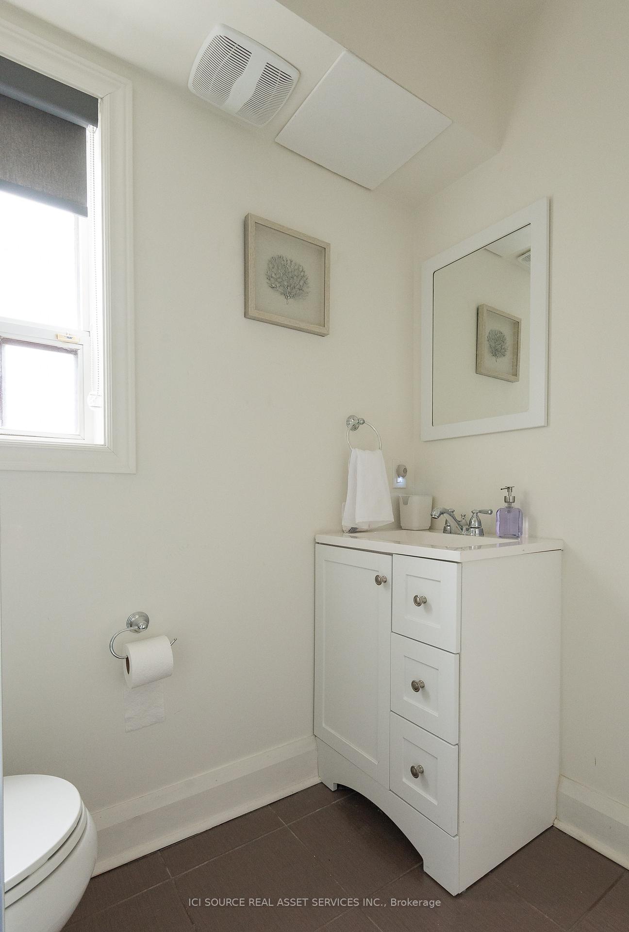 Photo 11 of Unit Main Fl, 207 Ranee Avenue, Toronto, Englemount-Lawrence — HOMEH