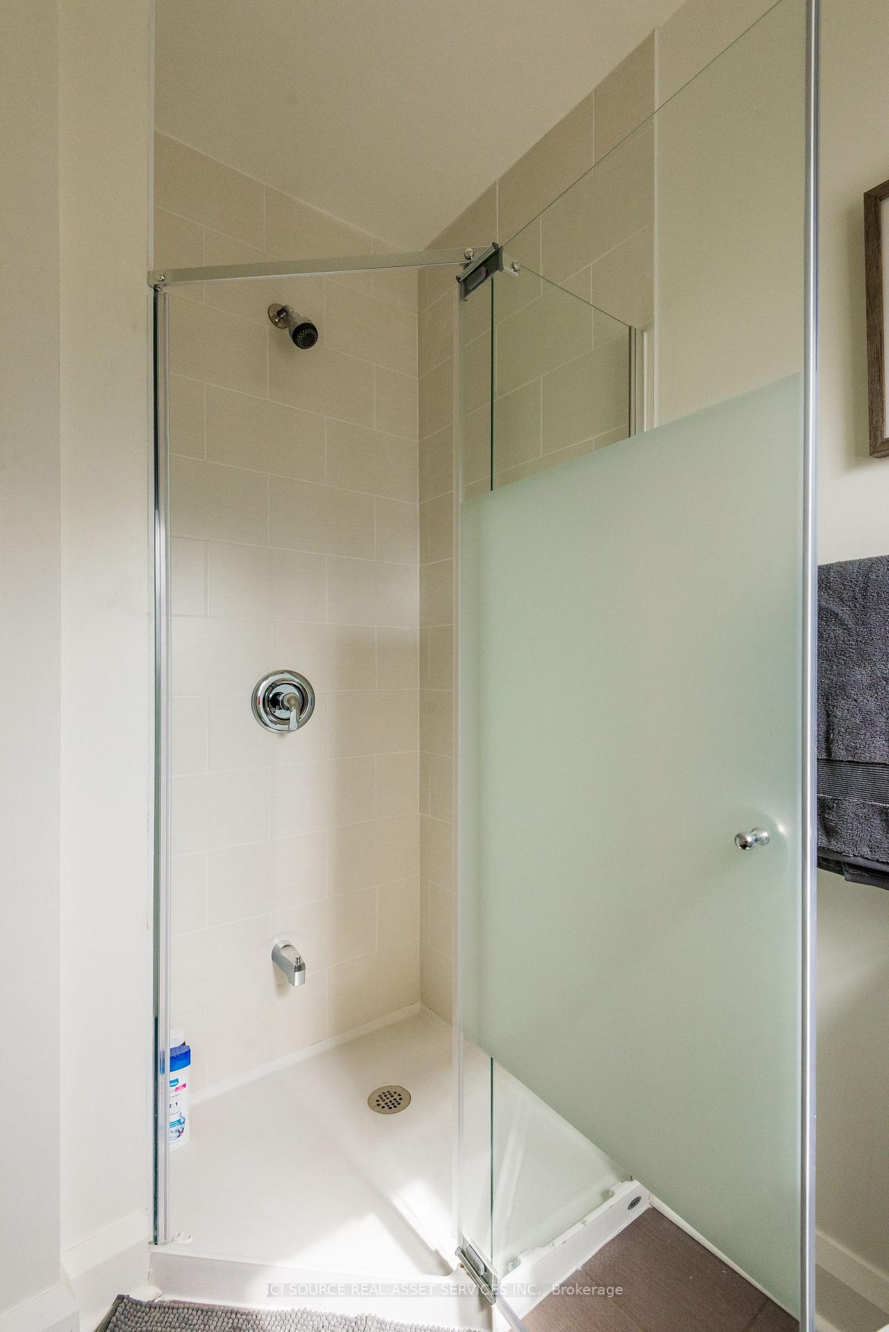 Photo 8 of Unit Main Fl, 207 Ranee Avenue, Toronto, Englemount-Lawrence — HOMEH