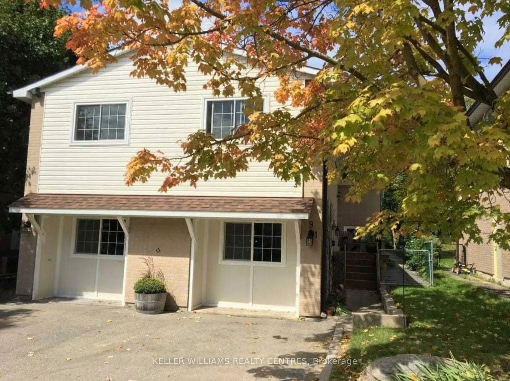 Photo 1 of Unit Main, 691 Irwin Crescent, Newmarket, Huron Heights-Leslie Valley — HOMEH