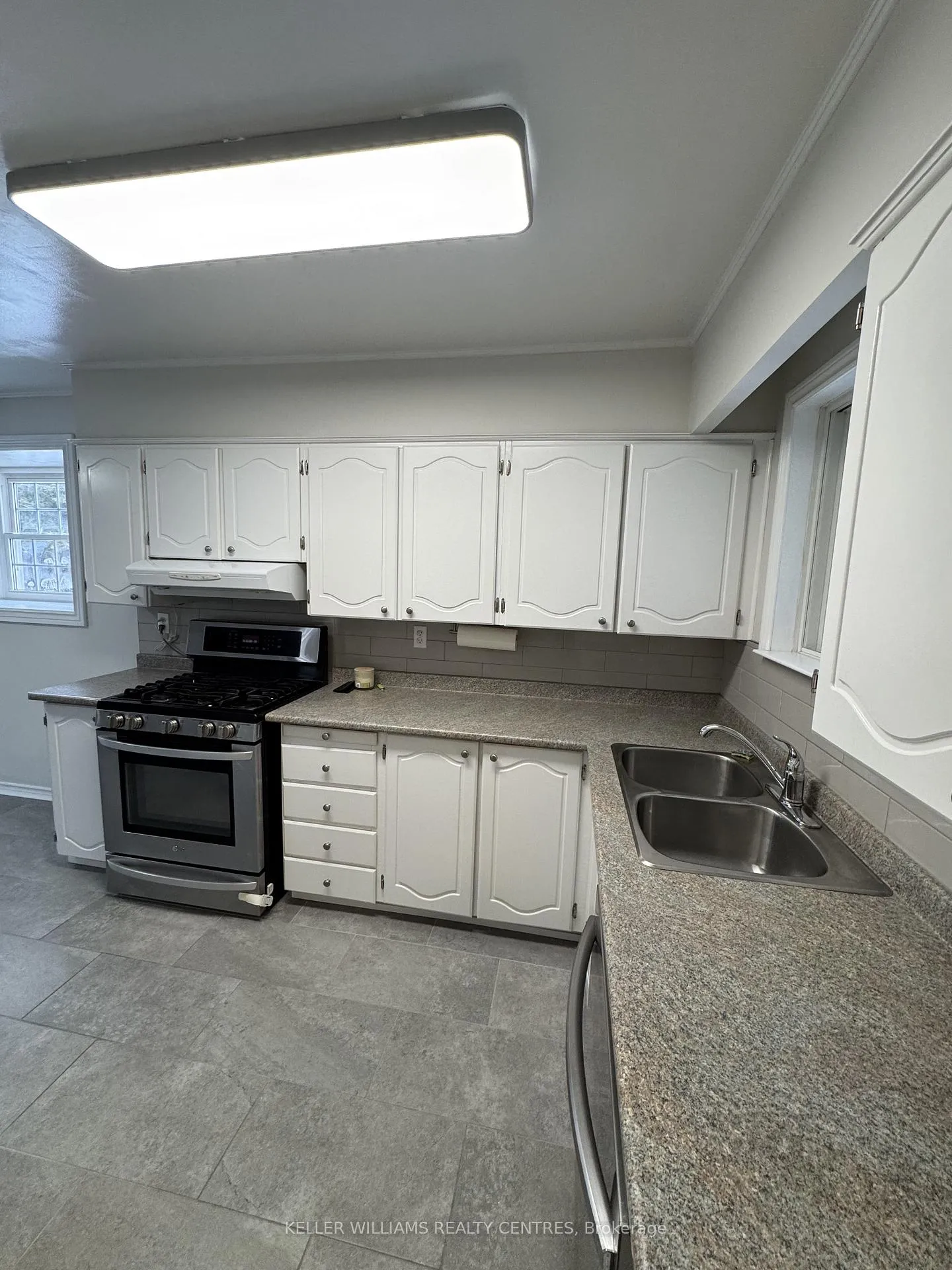 Photo 2 of Unit Main, 691 Irwin Crescent, Newmarket, Huron Heights-Leslie Valley — HOMEH
